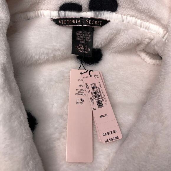 NWT Victoria's Secret Short Soft Polka Dot Plush Robe and Quarter Socks size M/L - Picture 5 of 11